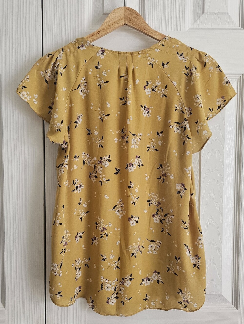 Floral Flutter Sleeve Blouse - Picture 5 of 7